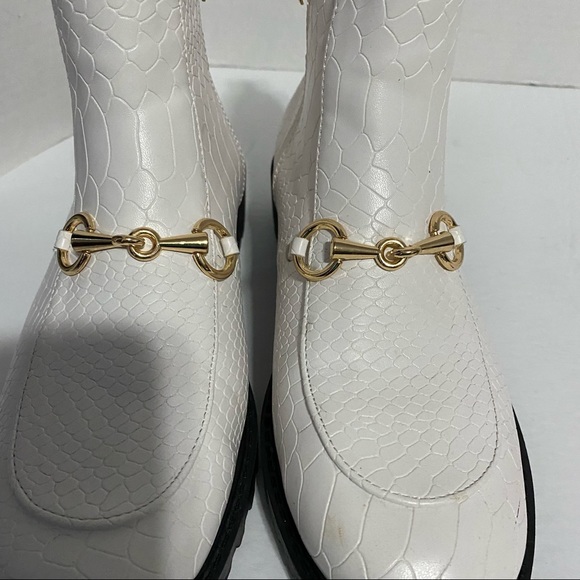 SHE & IN WHITE BUCKLED BOOTIES - Picture 4 of 15